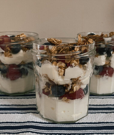 berry and granola parfait