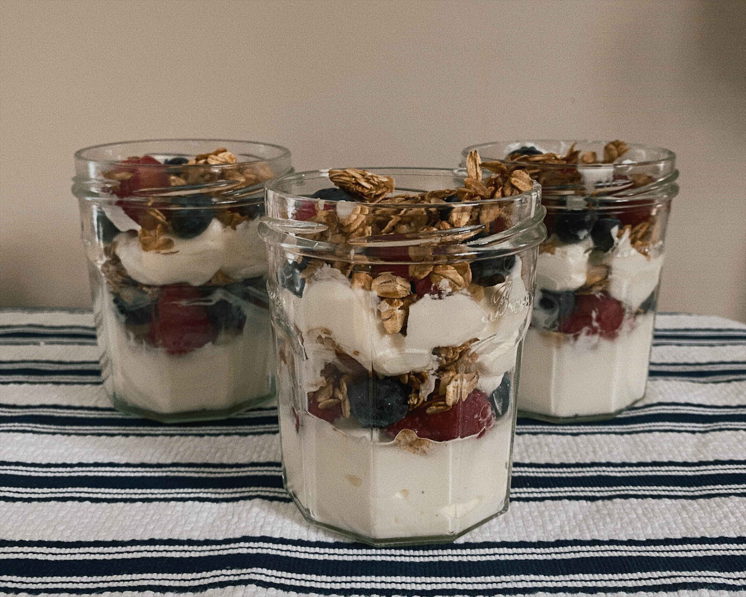 berry and granola parfait